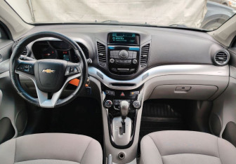 Подержанный автомобиль Chevrolet Orlando 2011 года (9 фото)