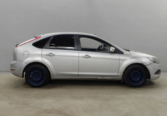 Подержанный автомобиль Ford Focus Hatchback 2010 года (4 фото)