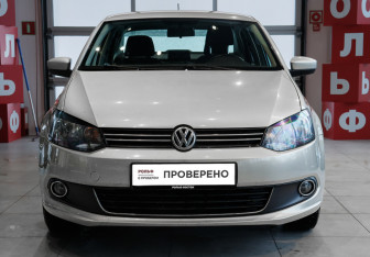 Подержанный автомобиль Volkswagen Polo Sedan 2013 года (2 фото)