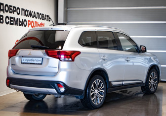 Подержанный автомобиль Mitsubishi Outlander 2016 года (4 фото)