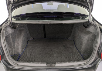 Подержанный автомобиль Volkswagen Polo Sedan 2012 года (10 фото)