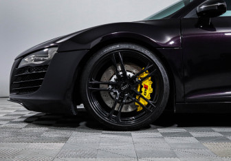 Подержанный автомобиль Audi R8 Coupe 2008 года (15 фото)