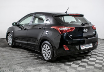 Подержанный автомобиль Hyundai i30 Hatchback 2015 года (7 фото)