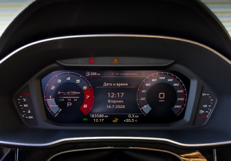 Подержанный автомобиль Audi Q3 2020 года (13 фото)