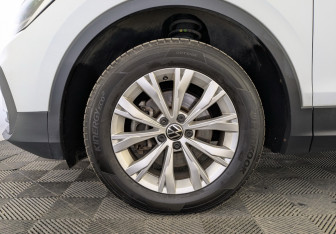 Подержанный автомобиль Volkswagen Tiguan 2021 года (13 фото)