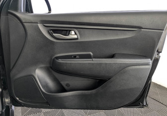 Подержанный автомобиль Kia Rio Hatchback 2020 года (24 фото)