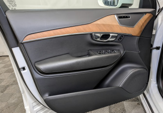 Подержанный автомобиль Volvo XC90 2021 года (19 фото)