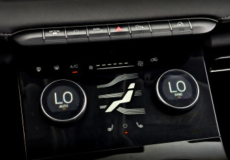 Подержанный автомобиль Exeed LX 2022 года (27 фото)