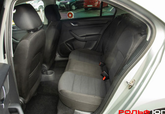 Подержанный автомобиль Skoda Rapid Liftback 2014 года (8 фото)