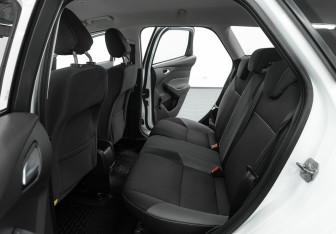 Подержанный автомобиль Ford Focus Wagon 2013 года (15 фото)