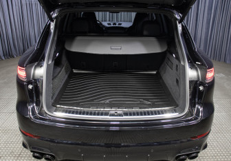 Подержанный автомобиль Porsche Cayenne 2019 года (10 фото)