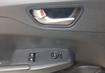 Подержанный автомобиль Hyundai Solaris Sedan 2017 года (18 фото)