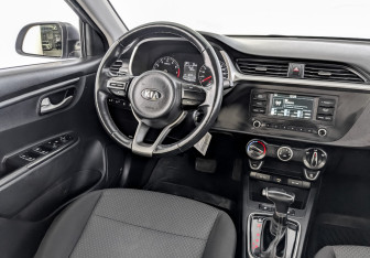 Подержанный автомобиль Kia Rio Hatchback 2021 года (25 фото)