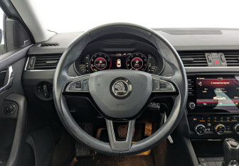 Подержанный автомобиль Skoda Octavia Liftback 2019 года (21 фото)