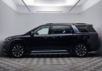 Подержанный автомобиль Kia Carnival 2021 года (2 фото)