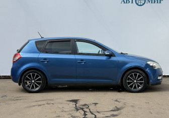 Подержанный автомобиль Kia Ceed Hatchback 2011 года (4 фото)