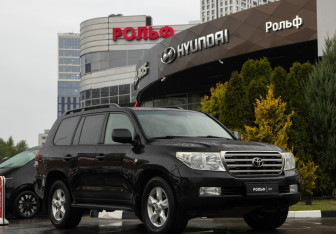 Подержанный автомобиль Toyota Land Cruiser Suv 2010 года (2 фото)