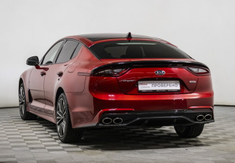 Подержанный автомобиль Kia Stinger 2019 года (7 фото)
