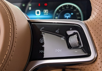 Подержанный автомобиль Hongqi H9 2023 года (29 фото)