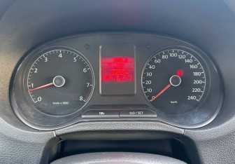 Подержанный автомобиль Volkswagen Polo Sedan 2013 года (12 фото)