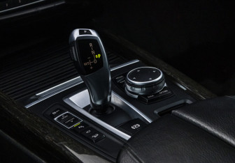 Подержанный автомобиль BMW X5 2014 года (21 фото)