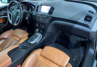 Подержанный автомобиль Opel Insignia Liftback 2013 года (10 фото)