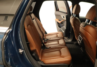 Подержанный автомобиль Audi Q7 2019 года (23 фото)
