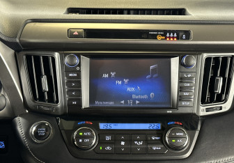 Подержанный автомобиль Toyota RAV4 2019 года (15 фото)