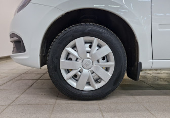 Подержанный автомобиль LADA (ВАЗ) Granta Sedan 2023 года (12 фото)