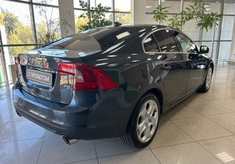 Подержанный автомобиль Volvo S60 2011 года (5 фото)