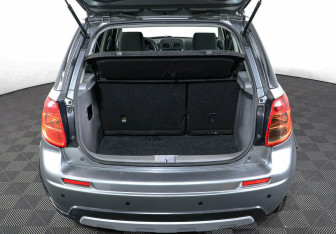 Подержанный автомобиль Suzuki SX4 Hatchback 2012 года (16 фото)