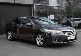 Подержанный автомобиль Honda Accord Sedan 2011 года (3 фото)