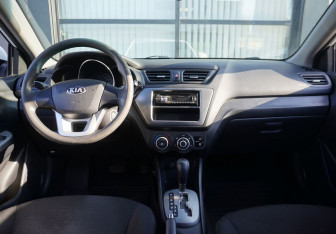 Подержанный автомобиль Kia Rio Hatchback 2013 года (12 фото)