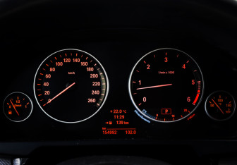 Подержанный автомобиль BMW X5 2014 года (17 фото)