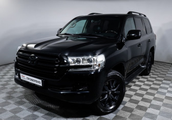Подержанный автомобиль Toyota Land Cruiser Suv 2016 года (17 фото)
