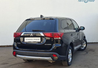 Подержанный автомобиль Mitsubishi Outlander 2017 года (5 фото)