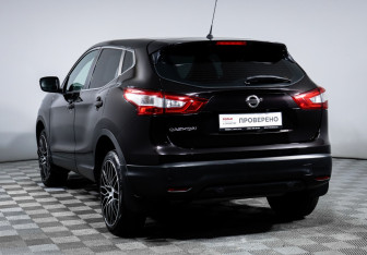 Подержанный автомобиль Nissan Qashqai 2014 года (7 фото)