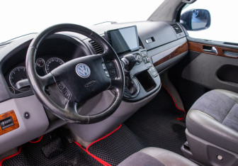 Подержанный автомобиль Volkswagen Multivan 2006 года (7 фото)