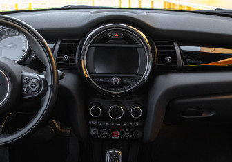Подержанный автомобиль MINI Hatch 2021 года (11 фото)