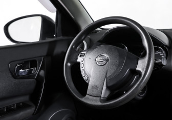 Подержанный автомобиль Nissan Qashqai+2 2011 года (17 фото)