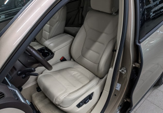 Подержанный автомобиль Volkswagen Touareg 2016 года (20 фото)