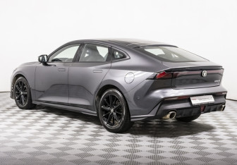 Подержанный автомобиль Changan UNI-V 2023 года (7 фото)