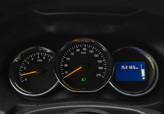 Подержанный автомобиль Renault Duster 2015 года (12 фото)