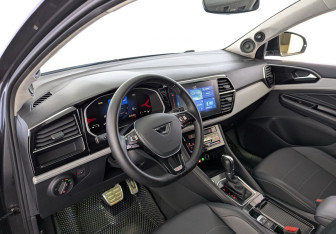 Подержанный автомобиль Jetta VS7 2023 года (16 фото)