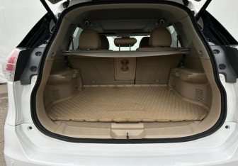 Подержанный автомобиль Nissan X-Trail 2016 года (16 фото)