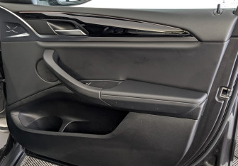 Подержанный автомобиль BMW X4 2021 года (25 фото)