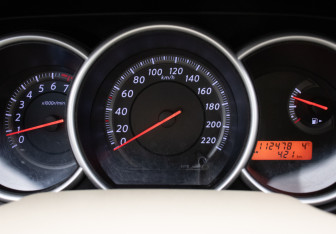 Подержанный автомобиль Nissan Tiida Hatchback 2012 года (11 фото)