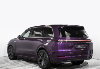 Подержанный автомобиль LiXiang L9 2023 года (7 фото)