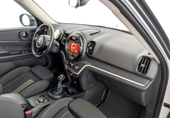 Подержанный автомобиль MINI Countryman 2018 года (11 фото)