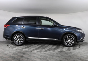Подержанный автомобиль Mitsubishi Outlander 2017 года (4 фото)